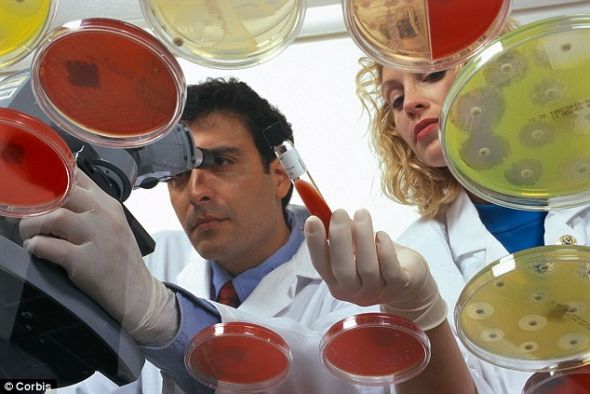 科學(xué)家在遠(yuǎn)古鹽晶里發(fā)現(xiàn)存活已有3.4萬(wàn)年的細(xì)菌。